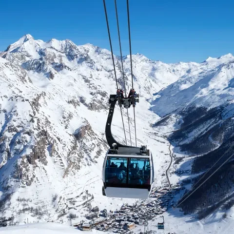 cable-way-with-cable-cars-mountain-area-france
